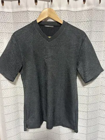 HIDEAWAYS 다크 그레이 V넥 티셔츠 사이즈 46 (M)