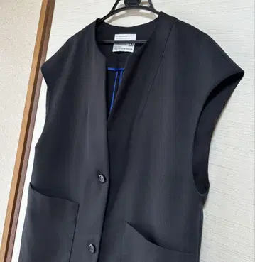파시오네 블랙 빅 포켓 롱 베스트