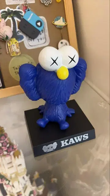 KAWS 파란색 캐릭터 피규어