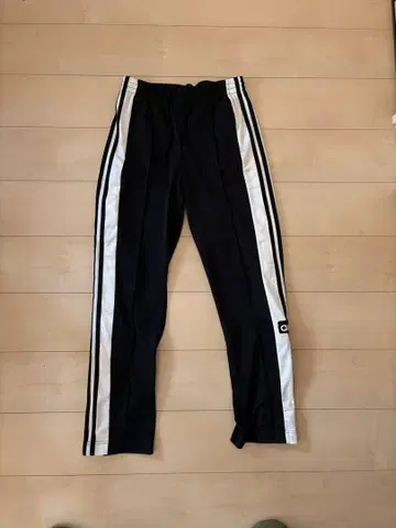adidas 스냅 버튼 팬츠 블랙/화이트