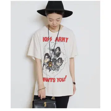 새상품 [ MADE WORN/메이드 워 ] The Kiss S/S 티셔츠