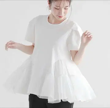[새상품급] Fit more 튤 절개 페플럼 티셔츠