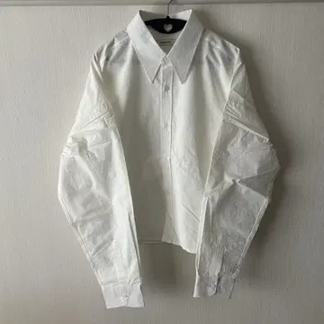 Chikashitsu + Loose fit cropped shirt