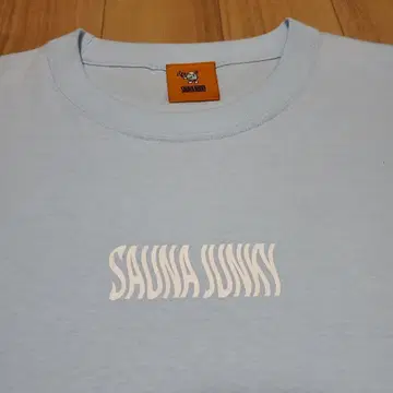 새상품급 SAUNA JUNKY 사우나 정키 로고 프린트 티셔츠