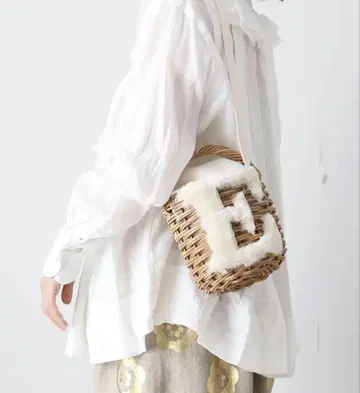'완판 레어' eb.a.gos 에바고스 E from the basket