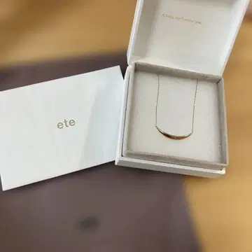 ete 크레센트 문 목걸이 핑크 골드 시착만 한 상품
