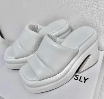 SLY 통굽 샌들 뮬 힐 화이트