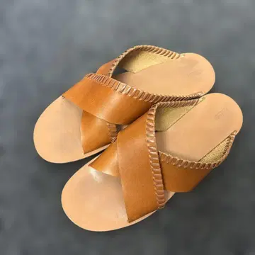 ISHMM 가죽 샌들 브라운