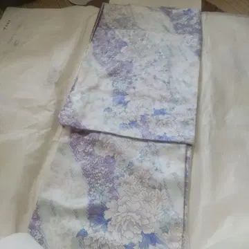 보라색과 화이트 꽃무늬 코몬 기모노