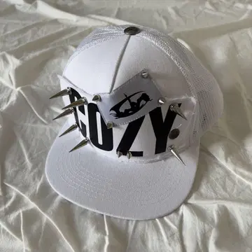 COZY SPIKED SNAPBACK 메쉬 캡