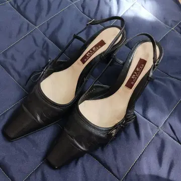 RIZ RAFFINEE 블랙 하이힐 뮬
