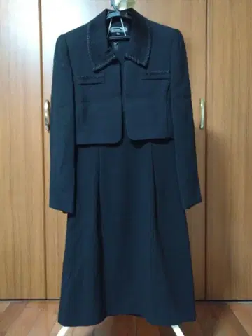 블랙 자켓과 원피스 세트