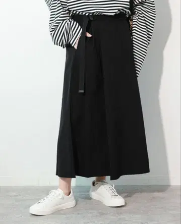 새상품 사우전드마일 스커트