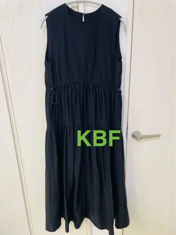 KBF 슬리브리스 드로스트 원피스