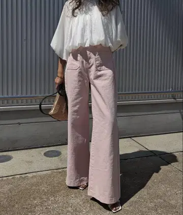 Out pocket wide denim