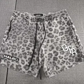 HALEO 레오파드 무늬 숏팬츠