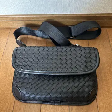 블랙 가죽 숄더백