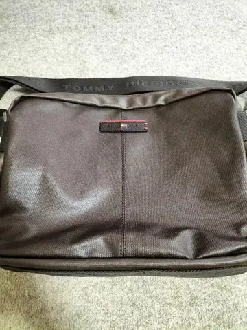 TOMMY HILFIGER 브라운 숄더백