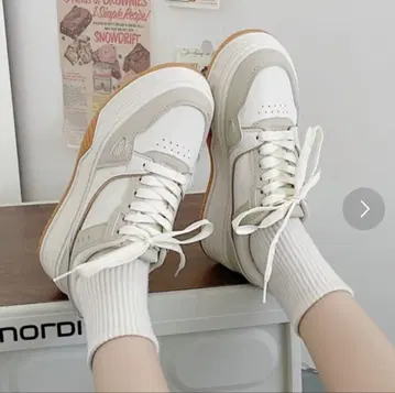 화이트 스니커즈