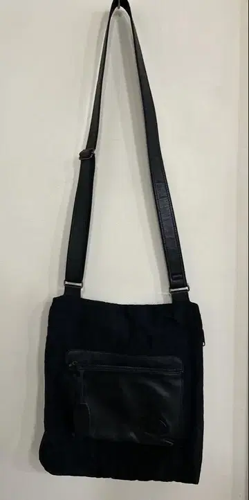 이비사 블랙 나일론 가죽 숄더백