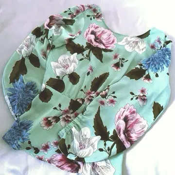 (새상품급) ZARA 자라 풀오버 뒤트임 꽃무늬