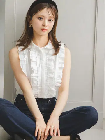 SNIDEL 슬리브리스 크롭 프릴 셔츠