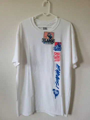 XLARGE POW! WOW! HAWAII 티셔츠 화이트