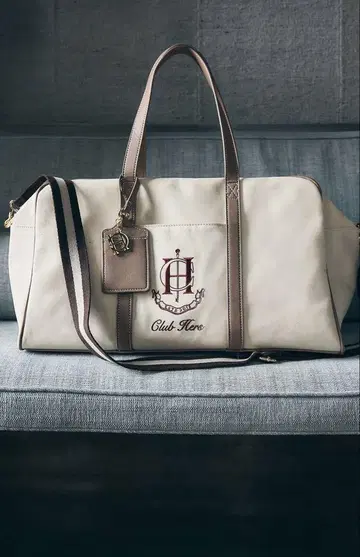 Her lip to Club Hers Boston Bag