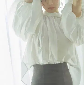 스나이델 볼륨 시어 블라우스