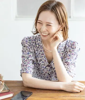 이에나 데생 프린트 미니 칼라 블라우스 꽃무늬