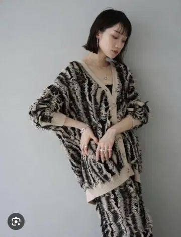 뤼미에 프린지 디자인 가디건