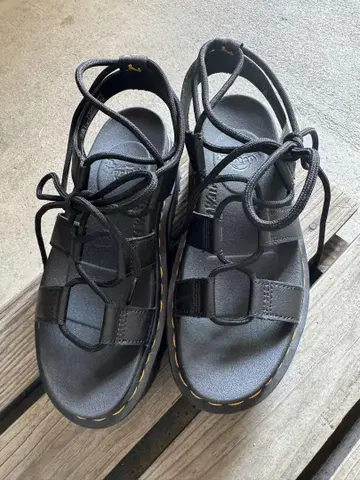 Dr. Martens  UK5