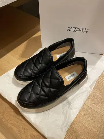 MACKINTOSH PHILOSOPHY 블랙 슬립온 통굽