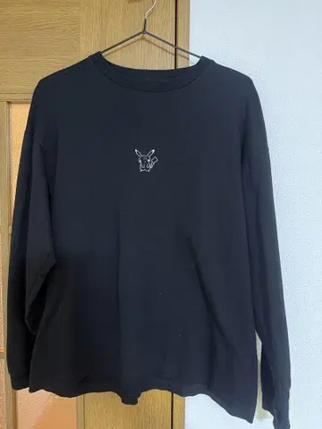 YU NAGABA x POKEMON 자수 롱T 피카츄