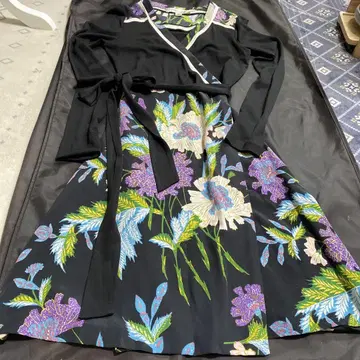 DIANE VON FURSTENBERG 꽃무늬 랩 스타일 원피스