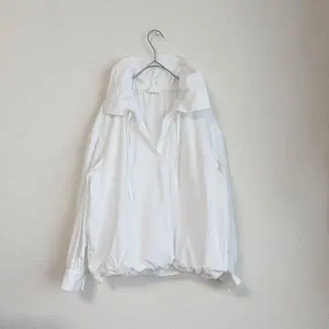 보르지 프릴 칼라 스키퍼 블라우스 화이트 긴팔 투모로우랜드