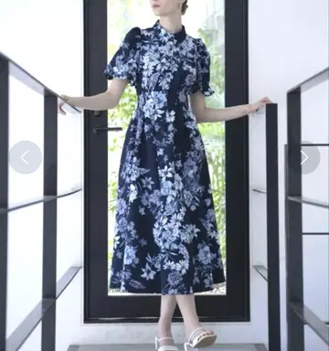 AND COUTURE 플라워 프린트 턱 셔츠 원피스