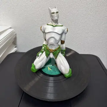 Killer Queen 피규어 화이트 그린