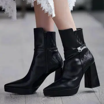 r Embroidery belt short boots