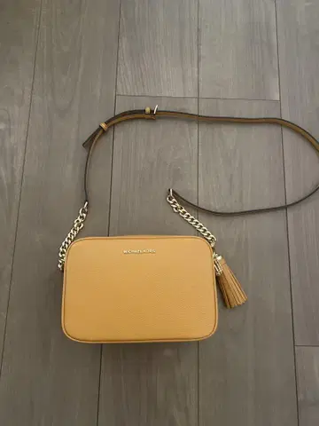 마이클코어스 숄더백 새상품급