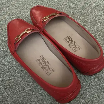 FERRAGAMO 레드 로퍼 드라이빙 슈즈 71/2c