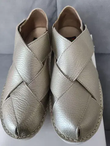 골드 (샴페인) 크로스 스트랩 샌들 24.5cm (일본제)
