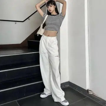 TRIFLE 사이드 오픈 디자인 화이트 데님 S 사이즈