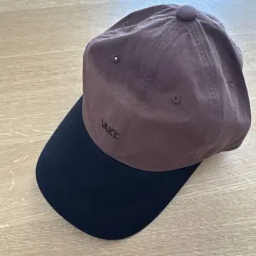 VAKT. 브라운 블랙 캡
