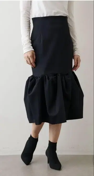 윔 가젯 더블 새틴 볼륨 스커트