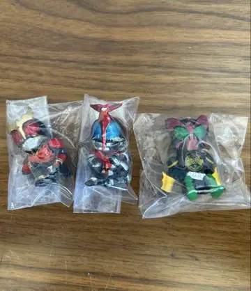 기다림 가면라이더의 경우 쿠우가, 가부토, 오즈 3세트