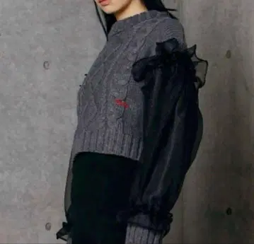 Bibiy. GISELLE PUFF KNIT 비비 니트
