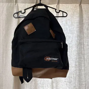 EASTPAK 80년대 백팩 블랙 x 가죽 마티 모델