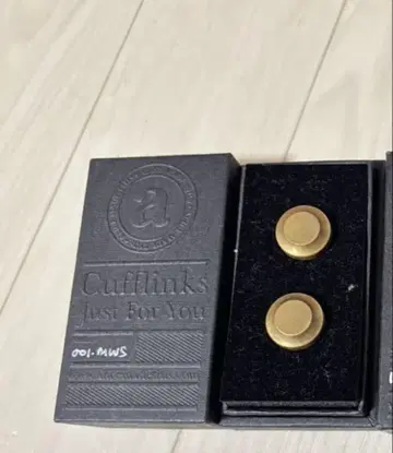 투모로우랜드 커프스