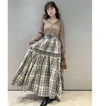 디테일 볼륨 타프타 스커트 LILYBROWN IVR 1 사이즈